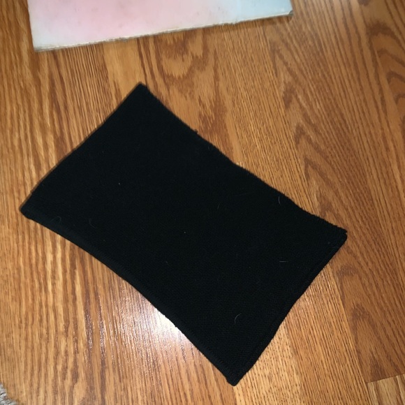 ‼️2 for 15‼️ Black strapless crop top - Picture 2 of 2